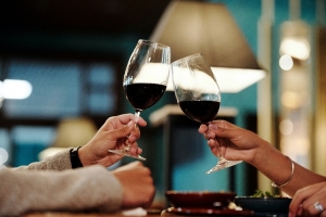 Beneficios de beber vino tinto